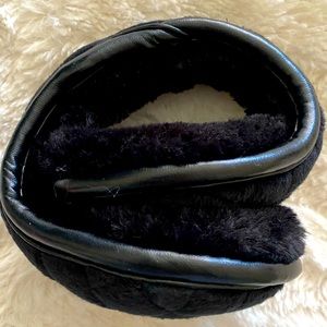 Compact and cozy ear muffs